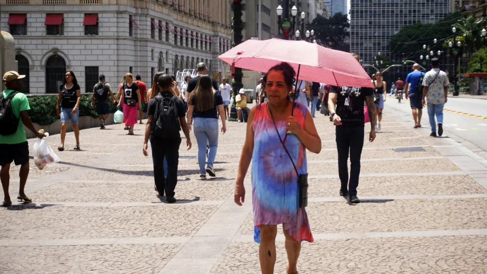 São Paulo deve ter tempo seco e calor de até 32°C nesta terça (24)