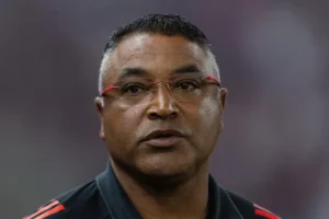 São Paulo tem negativa de Filipe Luis e sonda Roger Machado