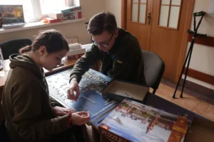 Sinais alarmantes de demência que aparecem em pessoas jovens