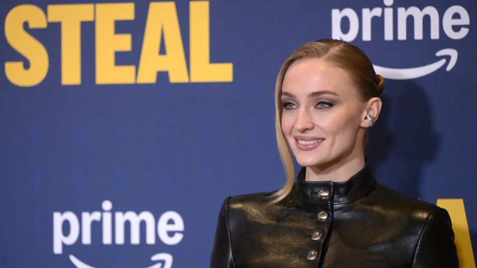 Sophie Turner se lesiona, e filmagens da série 'Tomb Raider' são interrompidas