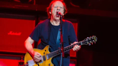 Stevie Young, guitarrista da banda AC/DC, é internado na capital da Argentina