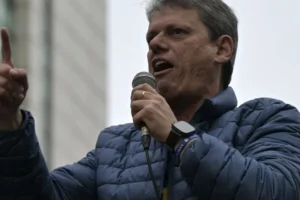 Tarcísio lidera isolado intenção de voto para Governo de SP, mostra Datafolha