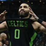 Tatum volta após lesão em vitória dos Celtics; Doncic faz 44 e lidera triunfo dos Lakers na NBA