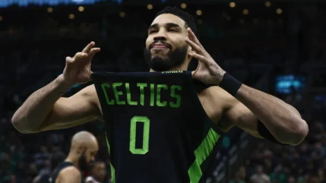 Tatum volta após lesão em vitória dos Celtics; Doncic faz 44 e lidera triunfo dos Lakers na NBA