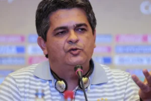 Técnico Ney Franco fica preso no Qatar e relata explosões em meio a Guerra no Irã