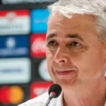 Tiago Nunes leva filho com Síndrome de Down a coletiva de imprensa no Equador