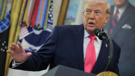 Trump afirma que Irã “negocia cessar-fogo, mas teme admitir”