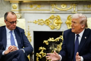 Trump afirma que 'tudo foi destruído' no Irã e promete 3ª onda de ataques