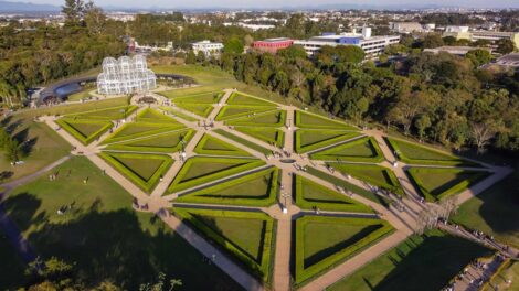 Turistas Sul-Americanos injetaram R$ 1,7 bilhão no Paraná em 2025 