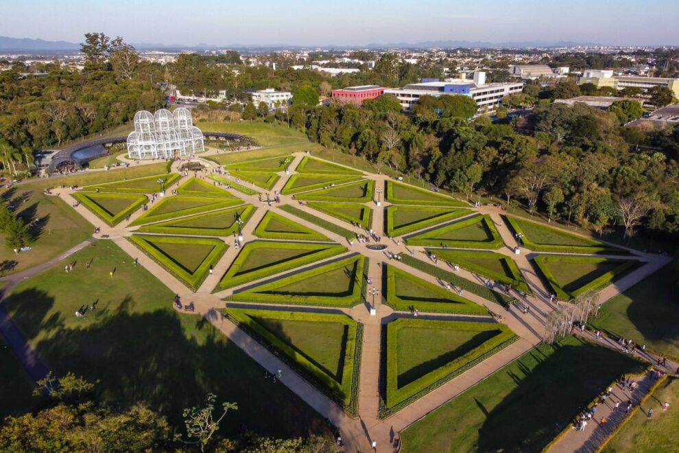 Turistas Sul-Americanos injetaram R$ 1,7 bilhão no Paraná em 2025 