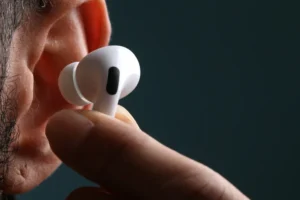 Usa fones de ouvido? Estudo faz alerta sobre risco de infecção