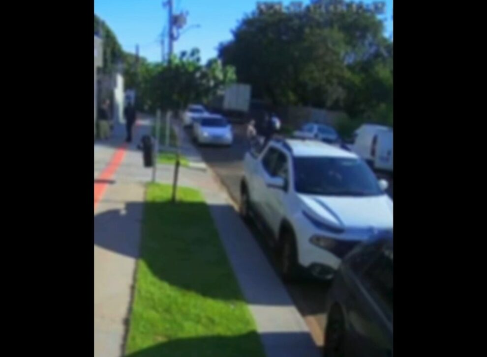 VÍDEO: Entregadora fica gravemente ferida após ser atropelada por empilhadeira em Maringá