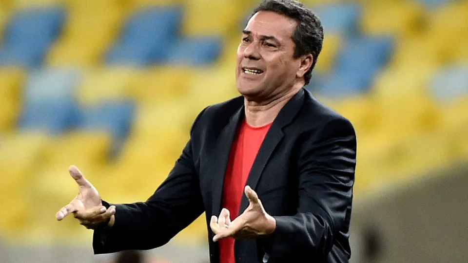 Vanderlei Luxemburgo é internado em UTI após mal-estar
