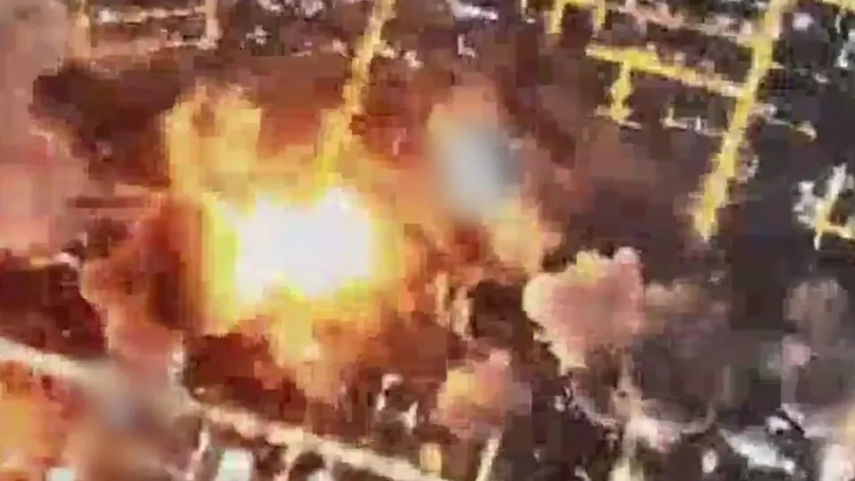 Víde: 50 caças de Israel atacam bunker que era de Ali Khamenei no Irã