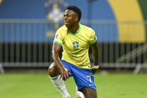 Vinicius Jr. diz que seleção não é favorita na Copa e defende Neymar