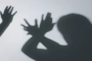 Violência recorrente contra mulheres expõe fragilidade da rede de proteção