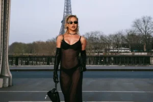 Virgínia Fonseca ousa com look transparente na Semana da Moda de Paris