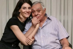 Viúva de Chico conta mágoa do humorista: "Mataram ele 14 anos antes"