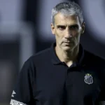 Vojvoda não resiste à derrota para o Internacional e não é mais o técnico do Santos