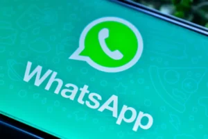 WhatsApp muda visual no iPhone e cria atalho para troca de contas