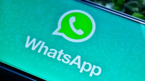 WhatsApp muda visual no iPhone e cria atalho para troca de contas