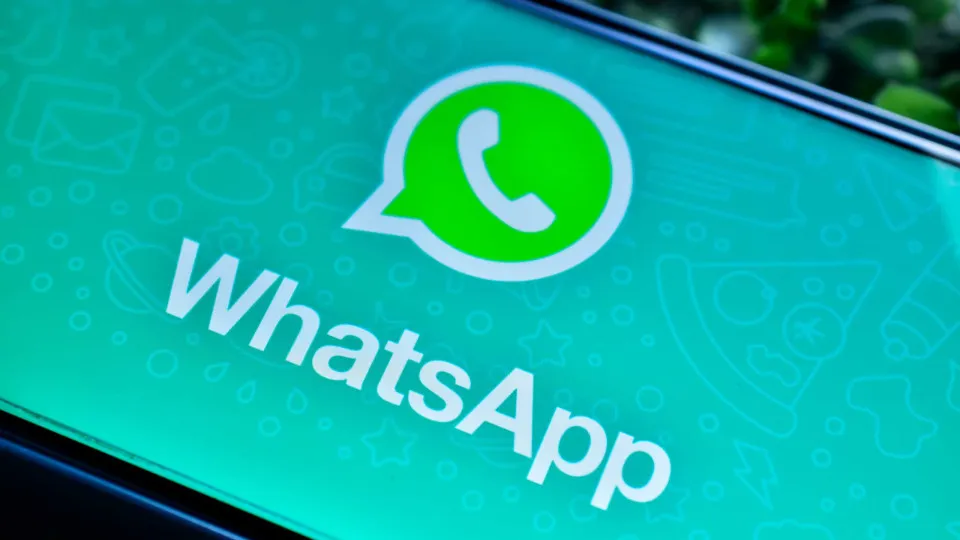 WhatsApp muda visual no iPhone e cria atalho para troca de contas