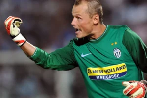 Acidente com trem mata Alex Manninger, famoso goleiro do Arsenal