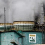 Acidente em refinaria da Petrobras em Minas deixa trabalhador gravemente ferido