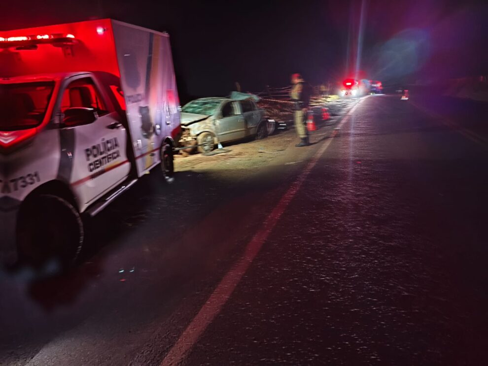 Acidente em rodovia da região deixa um morto e um ferido; vítima fatal ficou presa às ferragens