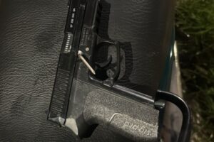 Adolescente de 14 anos é apreendido com simulacro de arma e pilotando moto com alerta de furto em Maringá