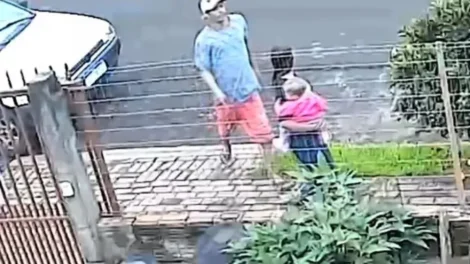 Adolescente é morta a facadas com bebê no colo no Paraná