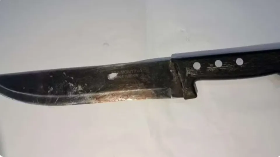 Adolescente é morta a facadas pelo ex-companheiro enquanto caminhava com bebê no colo no PR