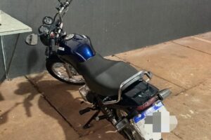 Adolescentes de 15 e 16 anos são apreendidos com moto furtada e porção de droga em Maringá
