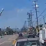 Aeronave atinge fios de alta tensão e cai em estacionamento nos EUA