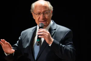 Alckmin diz que fim da escala 6x1 é tendência mundial e defende ajustes na Previdência em evento com sindicalistas