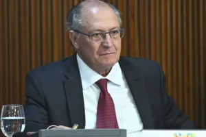 Alckmin recorre a ganho de produtividade com mais tecnologias para justificar fim da 6x1