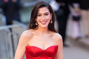 Anne Hathaway é eleita a mais bonita do ano pela revista People