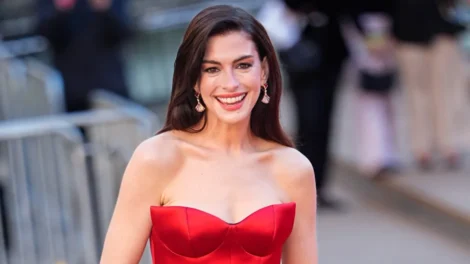 Anne Hathaway é eleita a mais bonita do ano pela revista People