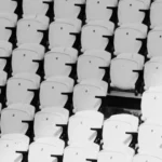 Após caso de racismo no Dérbi, Corinthians retira assento de estádio