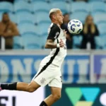 Aposta de Diniz abre placar, e Corinthians vence na estreia da Libertadores