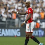 Arboleda define data de retorno ao Brasil para discutir rescisão com o São Paulo