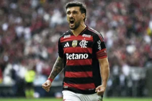 Arrascaeta tem fratura na clavícula confirmada pelo Flamengo após exames