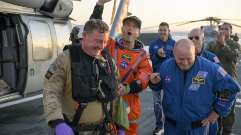 Artemis II retorna à Terra após missão histórica ao redor da Lua; veja