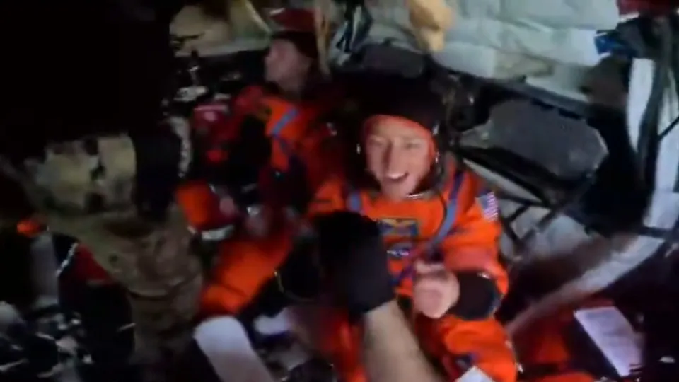 Astronauta revela vídeo do momento em que cápsula é aberta no Pacífico