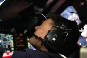 Astronautas da Artemis 2 ultrapassam metade do caminho rumo à Terra