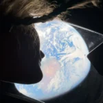 Astronautas usam celular no espaço e registram imagens inéditas