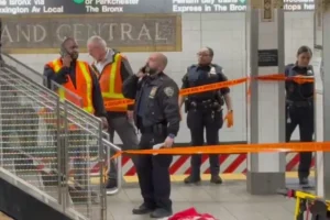 Ataque a faca em estação de NY deixa três feridos e suspeito morto