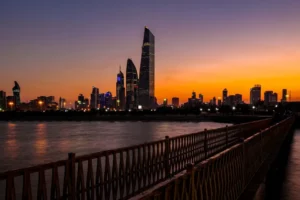 Ataque iraniano danificou centrais de energia e dessalinização no Kuwait