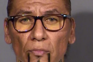 Ator de "Dança com lobos" condenado a prisão perpétua por agressão sexual