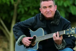 BYD e cantor Amado Batista entram em lista suja de trabalho escravo